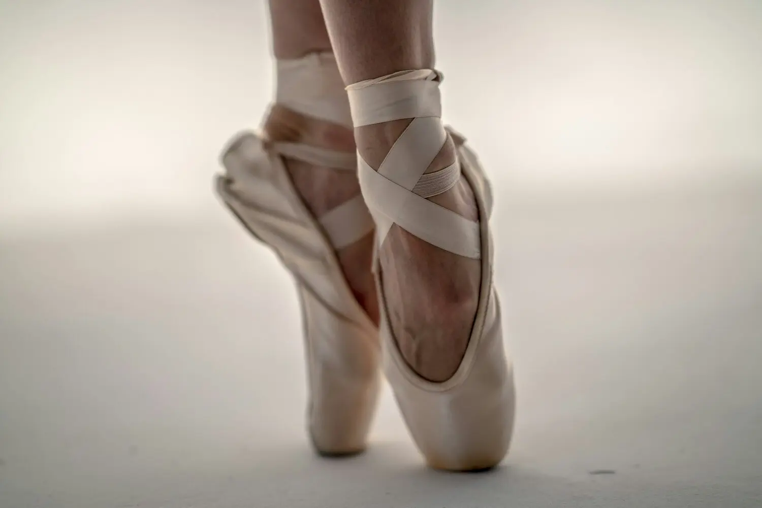 La Base del Ballet: Guía Completa para Elegir y Cuidar tus Zapatillas - Cómo deben quedar los zapatos de ballet base cuero para zapatos de ballet - Cómo deben quedar los zapatos de ballet
