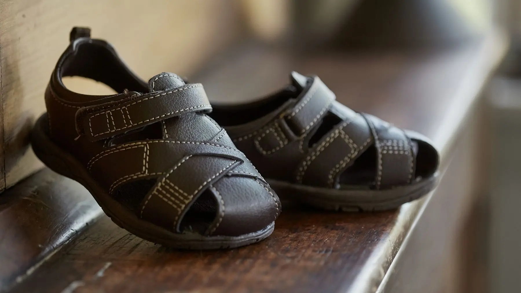 Cómo hacer chanclas de cuero: Guía paso a paso para crear tus propias sandalias - Cómo estirar las chanclas como hacer chanclas de cuero - Cómo estirar las chanclas
