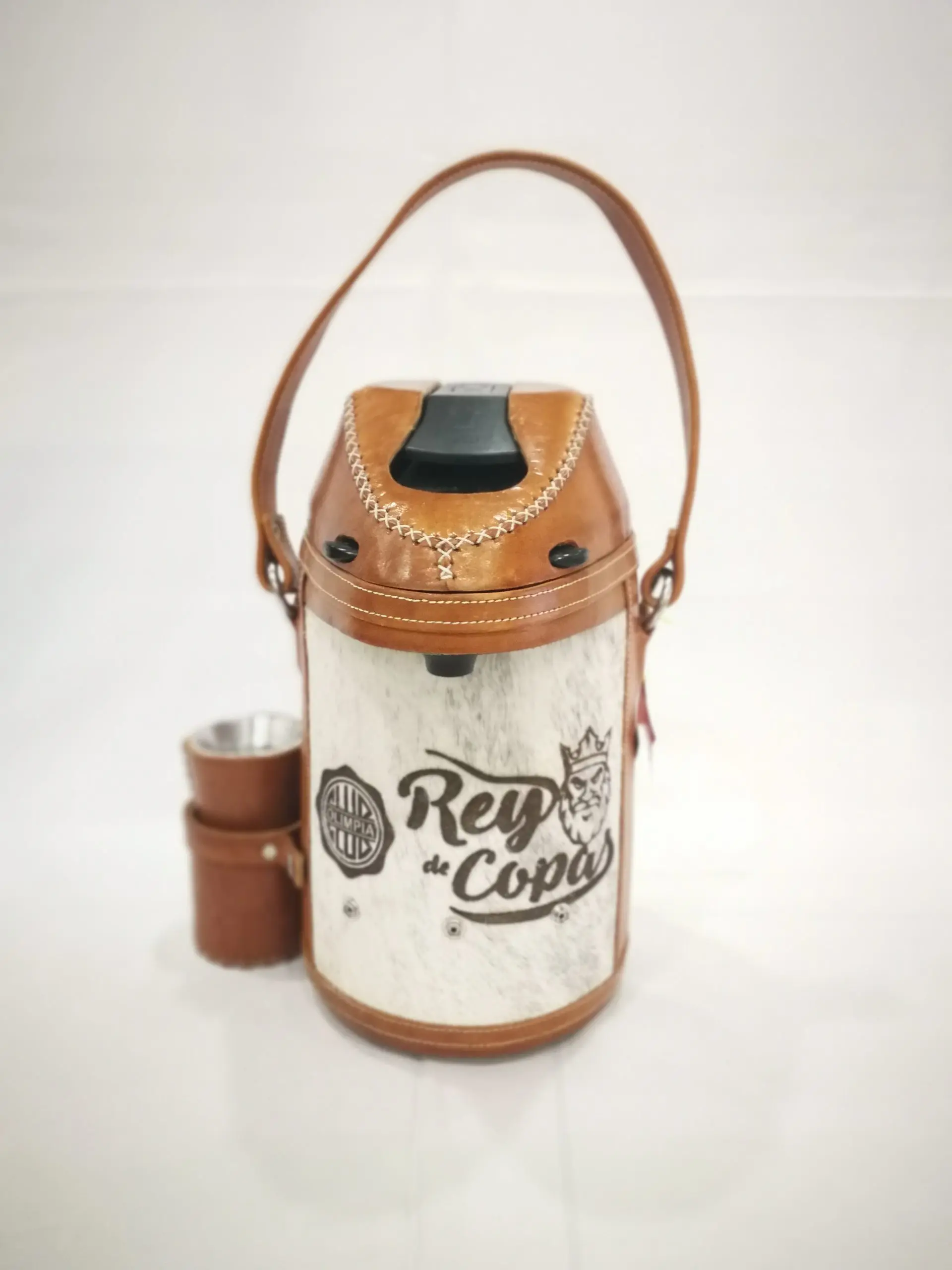 Cómo limpiar un termo de cuero: Guía completa para un termo impecable - Cómo limpiar un termo de cuero termo forrado de cuero - Cómo limpiar un termo de cuero