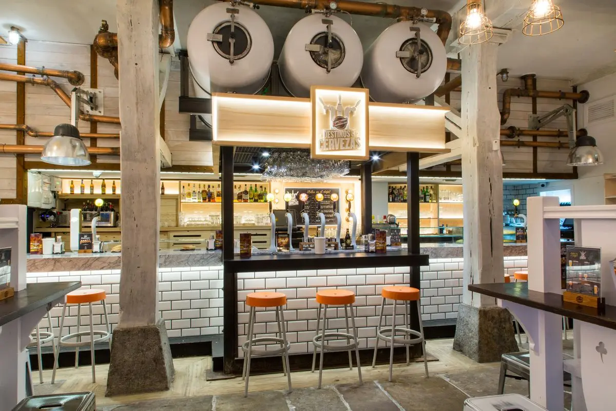 Diseño de Barras de Bar: Ideas, Materiales y Aspectos a Considerar - Cómo se llama la barra de un bar bar barra de cuero - Cómo se llama la barra de un bar