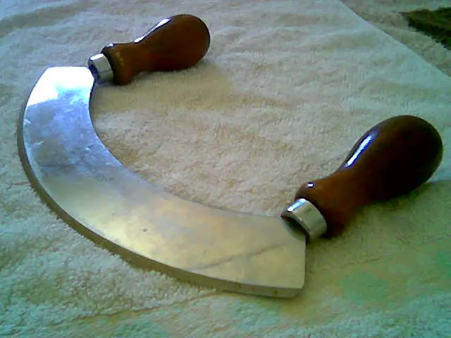 cuchillo media luna cuero - Para qué se utiliza el cuchillo mezzaluna