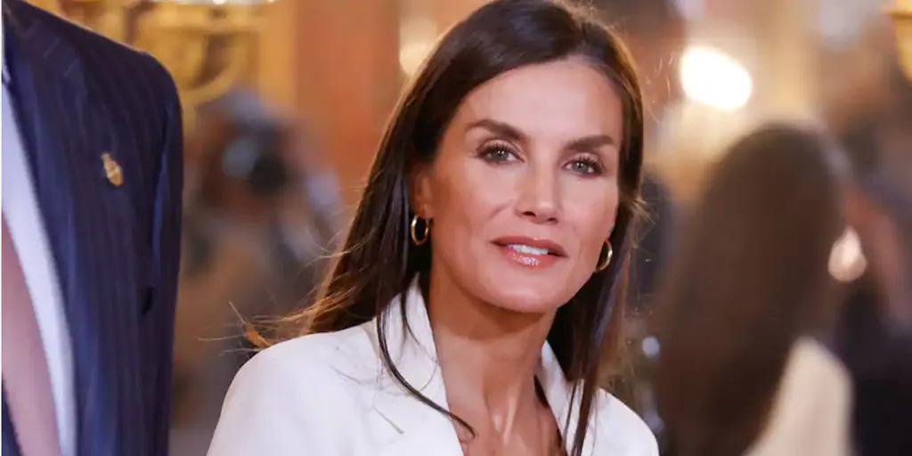 reina letizia cuero - Qué enfermedad tiene Letizia Ortiz