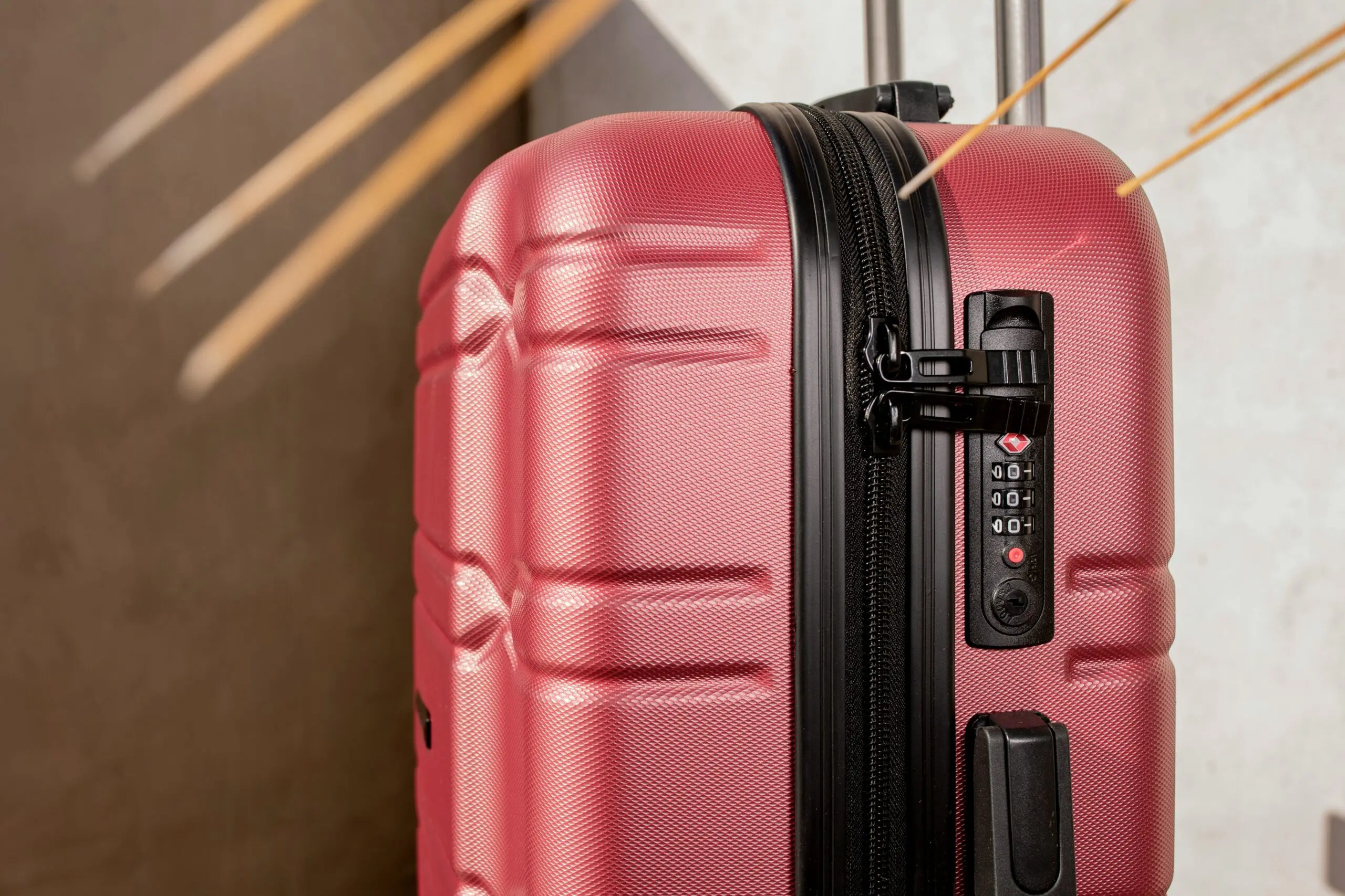 Maletas Rígidas: ¿Son la Mejor Opción para Viajar? Ventajas y Desventajas - Qué significa valija rígida balija cuero - Qué significa valija rígida