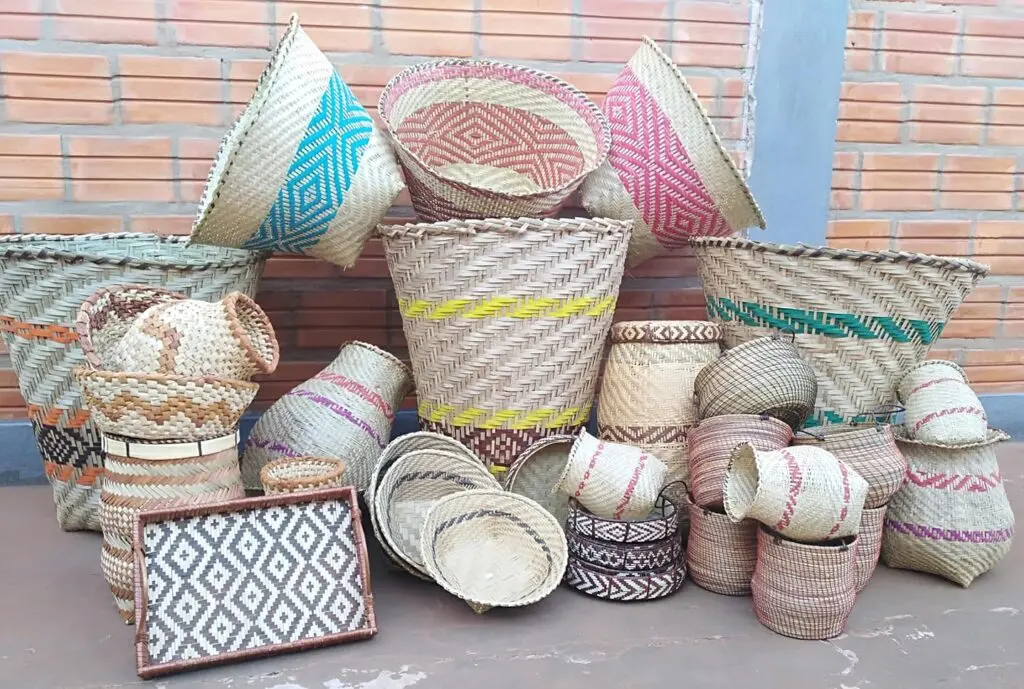 Alfarería y Cerámica: Un Viaje a Través del Barro Cocido - Qué son las artesanías en el arte arte artesanias cuero madera ceramica - Qué son las artesanías en el arte