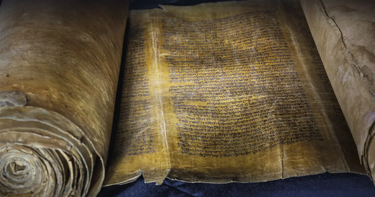 La Biblia de Cuero: Historia de su Escritura y Evolución - Quién escribió la Biblia por primera vez biblia cuero - Quién escribió la Biblia por primera vez